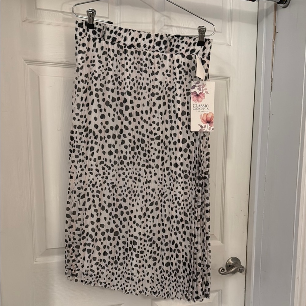 Knee-Length Black and White A-Line Skirt
